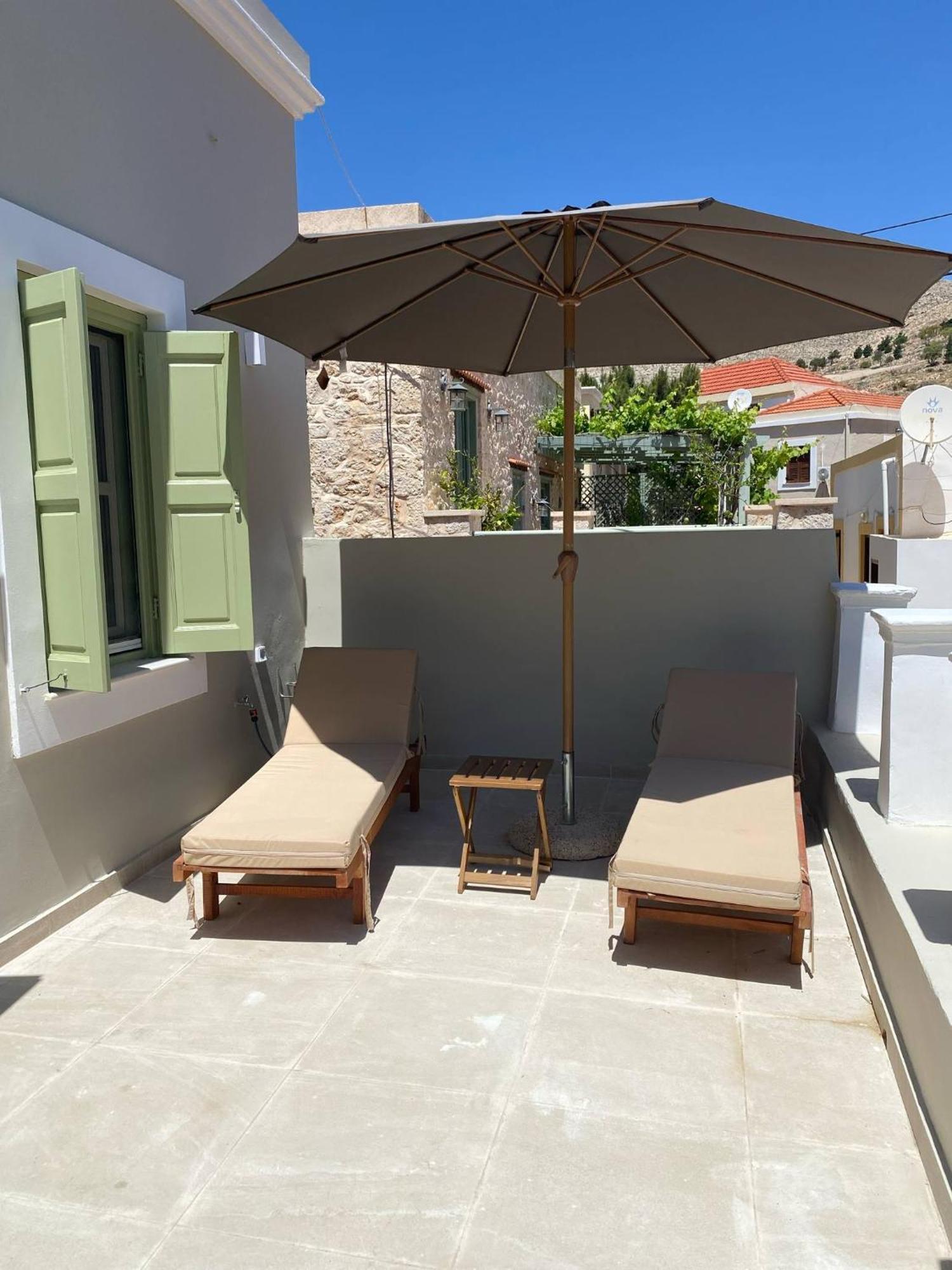 Villa Theoni Chalki Town Eksteriør billede